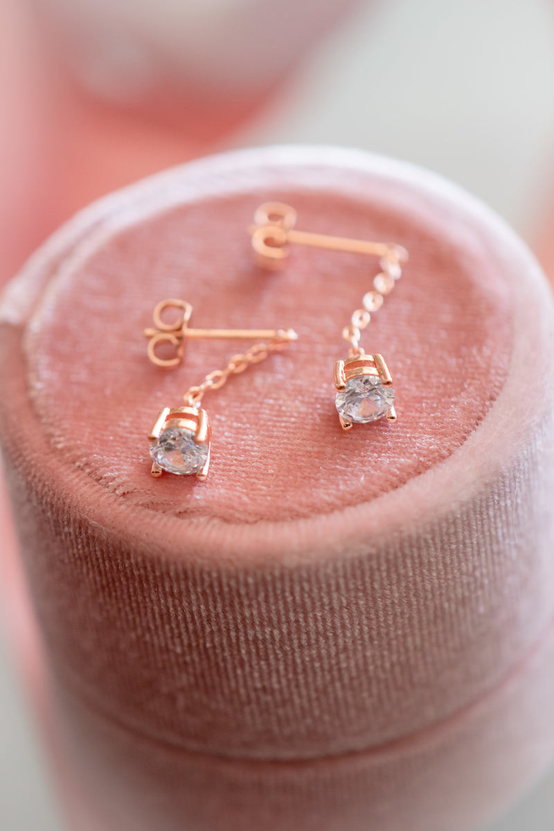 Drei Dainty Stud Dangle Earrings